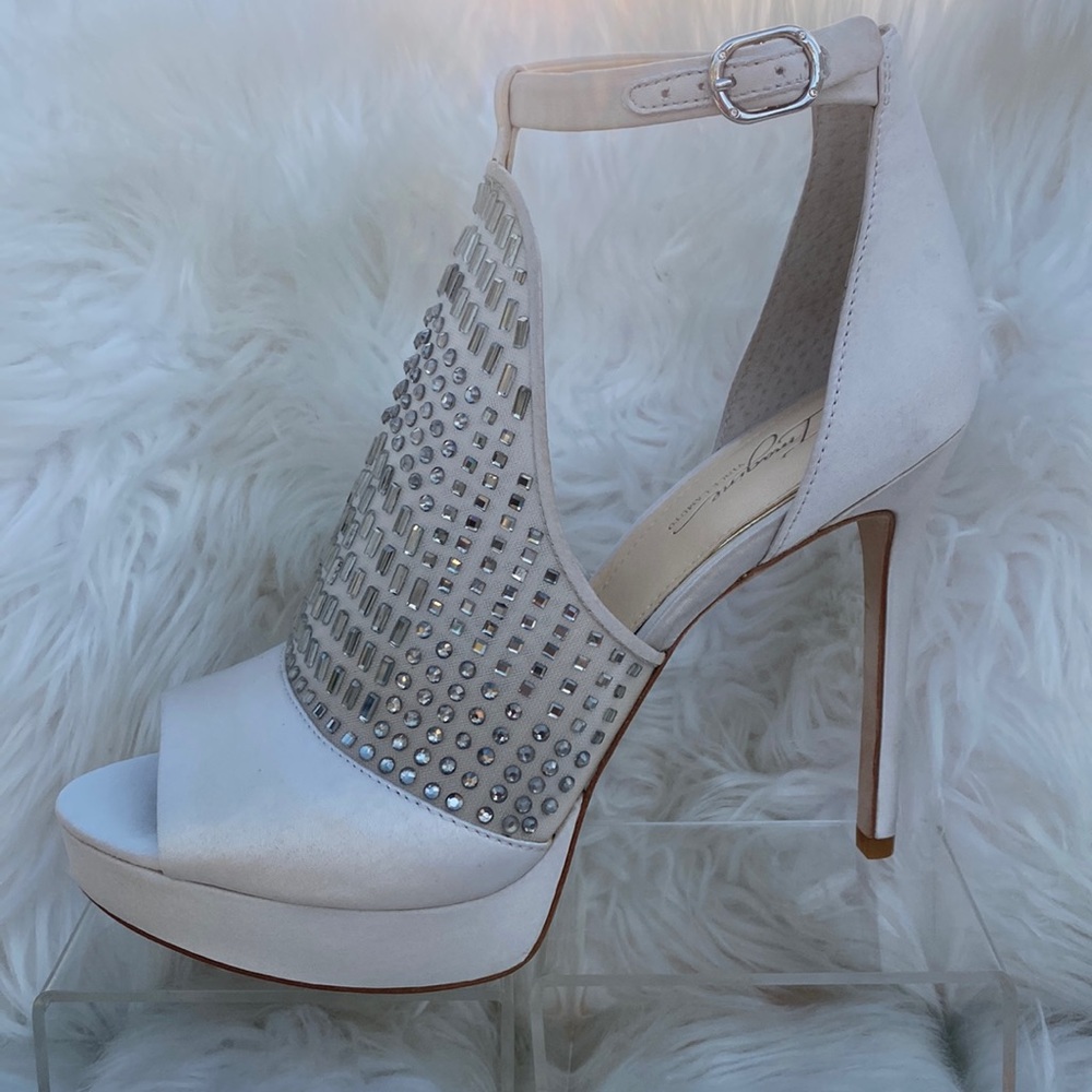 🍸🍸VINCE CAMUTO LIGHT STONE CAGED W/JEWELED MESH-N-SATIN🍸🍸